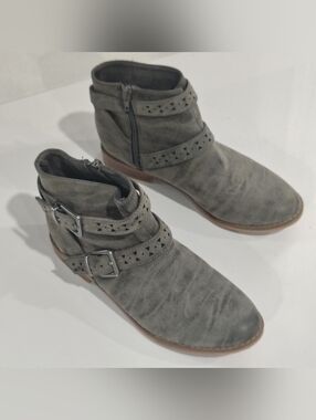 Rocket Dog Women's Gray Suede Buckle Ankle Boots  with Side Zipper Size 9